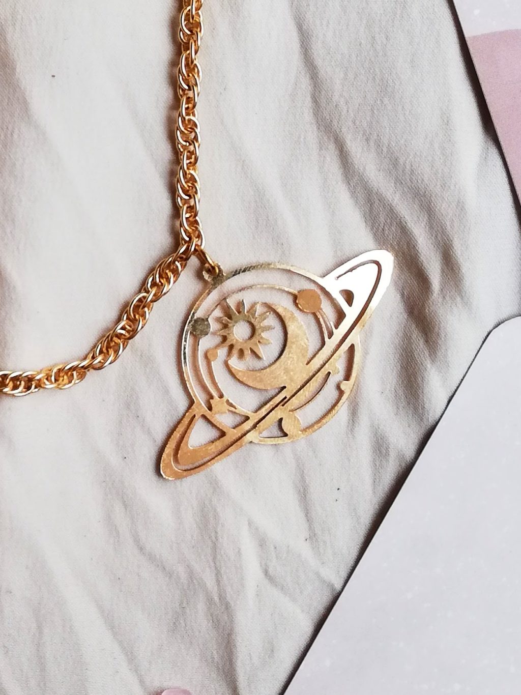 collier saturne