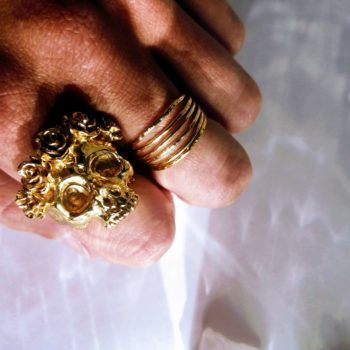 bague tête de mort roses